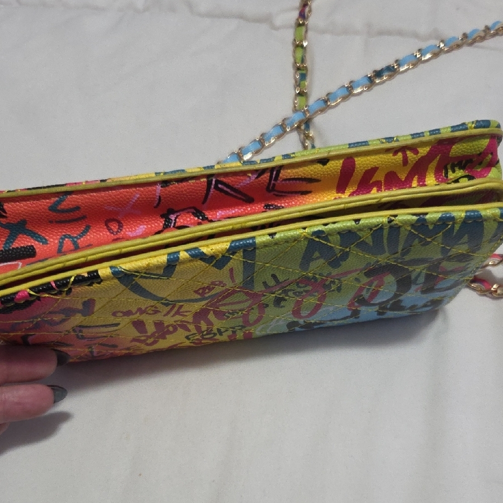 Colorful Graffiti Women's Clutch - Picture 5 of 12